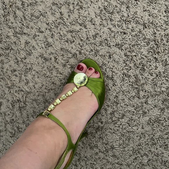 Lime green Vince Camuto pumps. - Picture 2 of 4